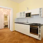 Apartment Pštrossova